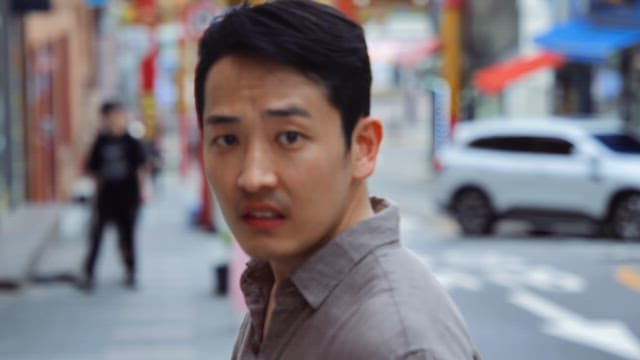 Angry man quarreling on a busy street