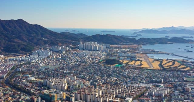 Day to night views of the city along the coastline