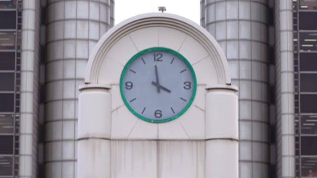 Clock on the courthouse building moves