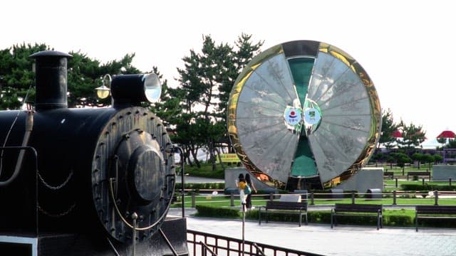 Tourists taking pictures in front of the hourglass