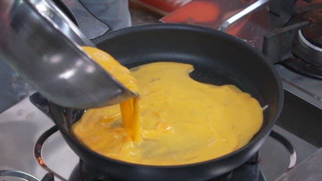 Cooking Scrambled Eggs in a Frying Pan