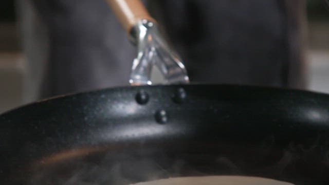 Making buckwheat crepe in a frying pan