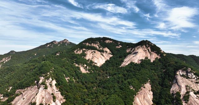Buramsan mountains under a clear sky