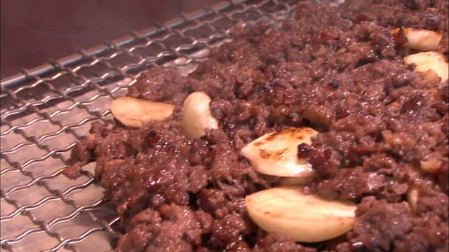 Grilled bulgogi grilled with garlic