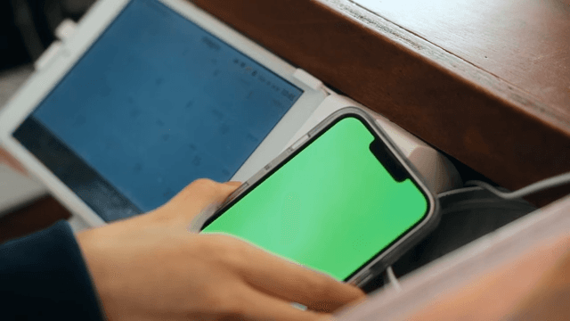 Person who pays with a mobile phone