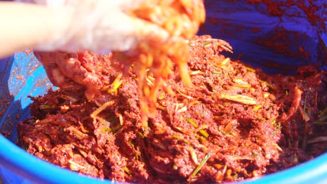 Mixing salty and spicy squid