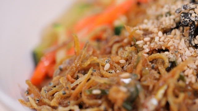 Seasoned anchovies with sesame seeds