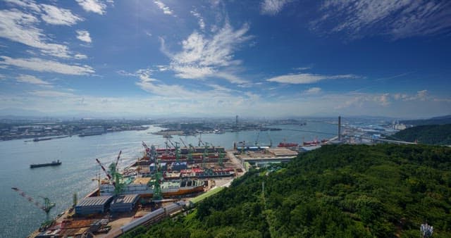 Views of the port and shipyard in Ulsan from day to night