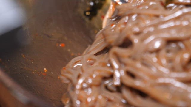 Buckwheat Noodles with Seaweed and Vegetables