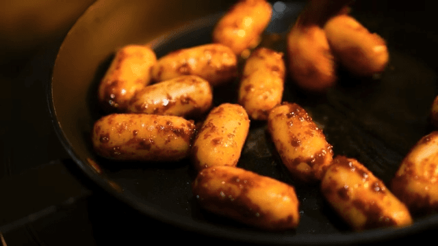 Make tteokbokki by frying seasoned rice cakes in a frying pan