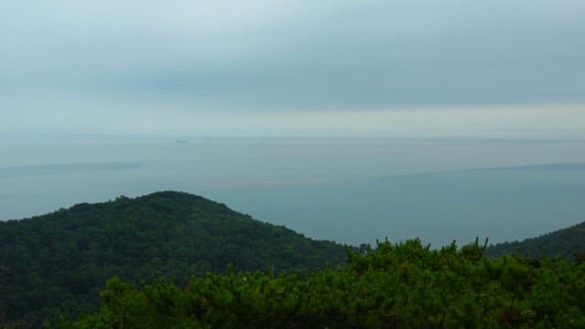 Sea and mountains on a cloudy day