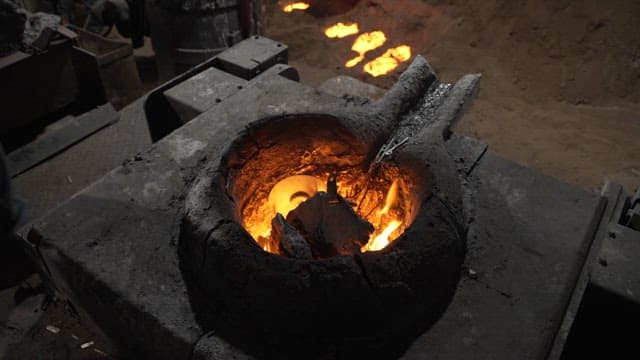 Metal melting in a furnace
