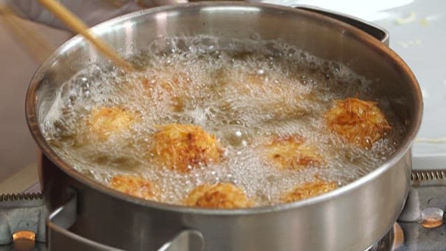 Deep-fried food in hot oil