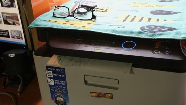 Printing flyer sheet of barbershop on an indoor printer