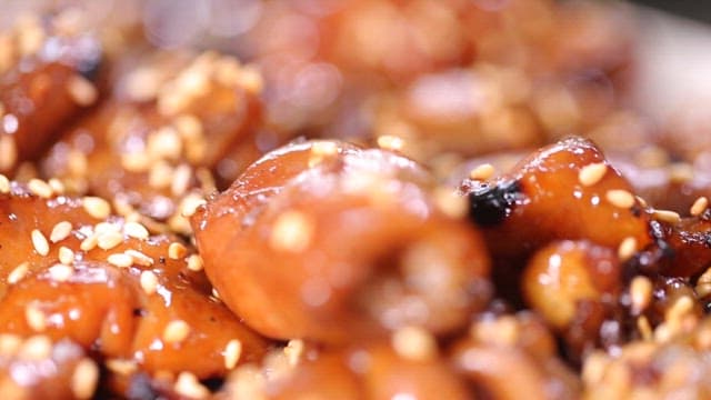 Grilled seasoned pork intestines with sesame seeds