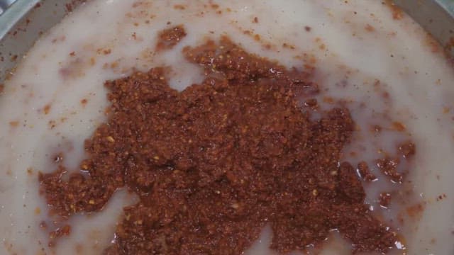 Kimchi seasoning made by mixing gochujang with starch