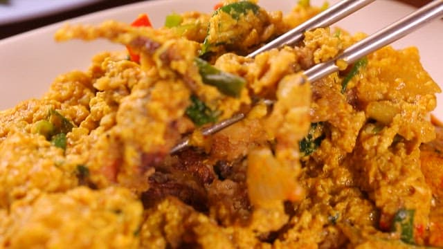 Chopstick of Poo Phad Pong Curry with Crispy Crab Fries