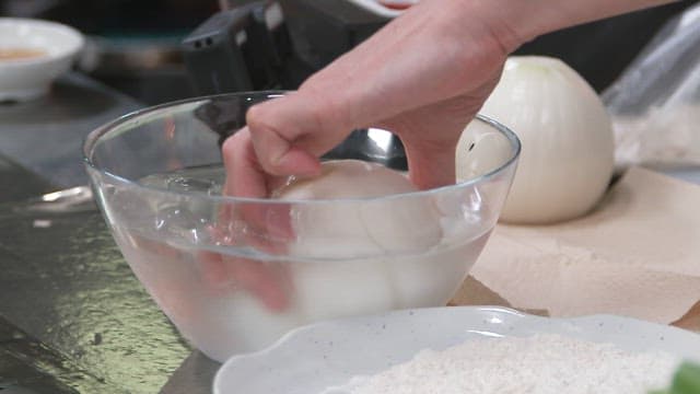 Onions Soaked in Cold Water for Meal Preparation