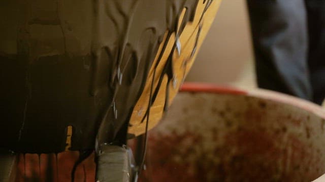 Dyes Poured to Coat Traditional Pottery, Earthenware