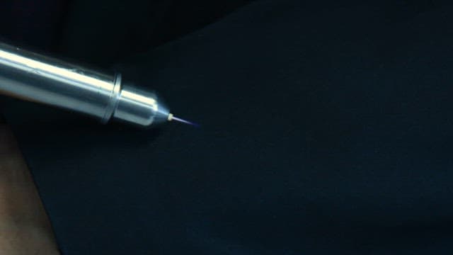 Medical device emitting plasma flames