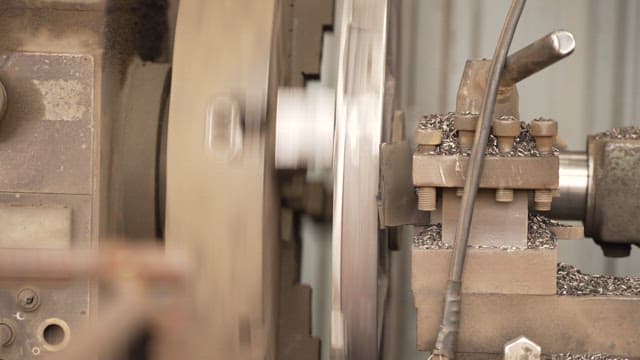 Machine processing metal