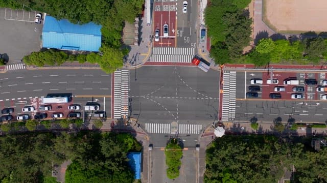Busy intersection with lots of traffic on a sunny day