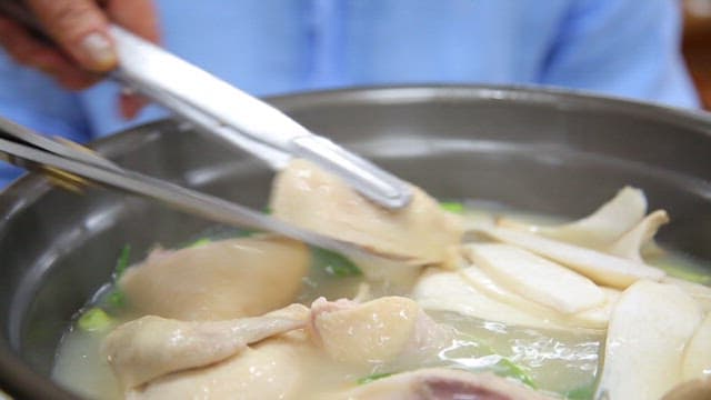 Chicken cut from steaming chicken hotpot