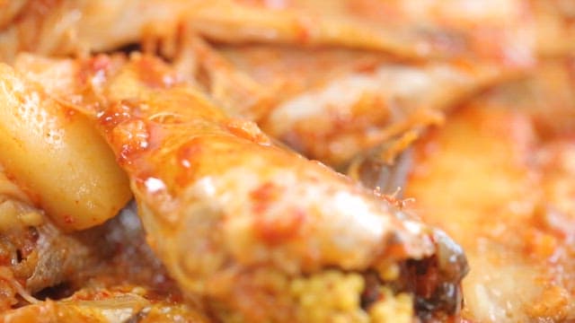 Sailfin sandfish with roe in spicy assorted braised fish