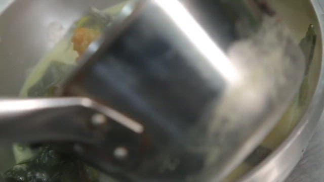 Warm glutinous rice dumplings with dried pollack and seaweed