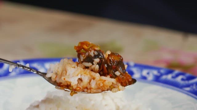 Rice with spicy seasoned clams