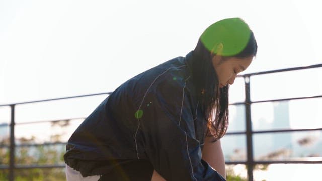 Woman who ties shoelaces