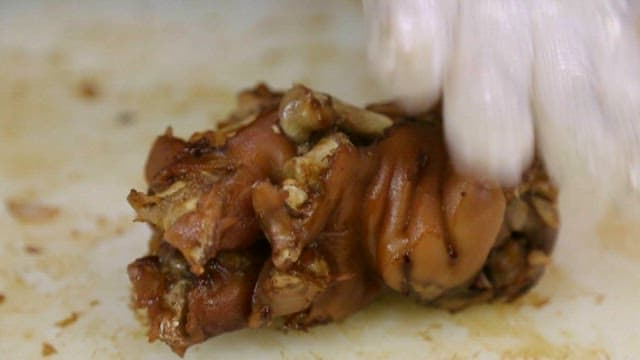 Packaging of pig's feet cut with a knife