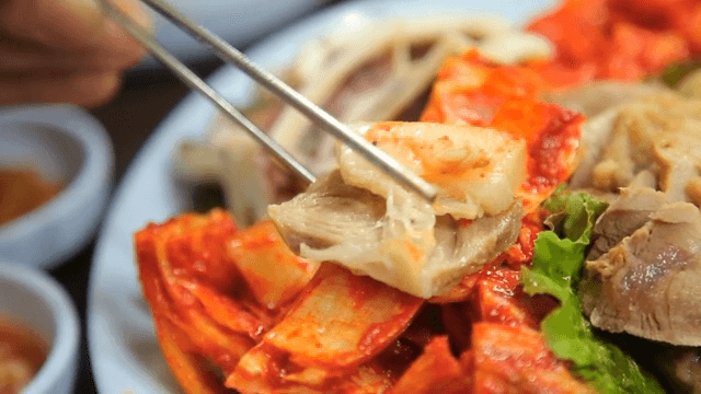 Eating boiled pork with kimchi