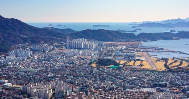 Densely packed cityscape with city buildings bordering the coastline