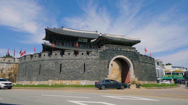 Suwon Hwaseong in the Middle of the City