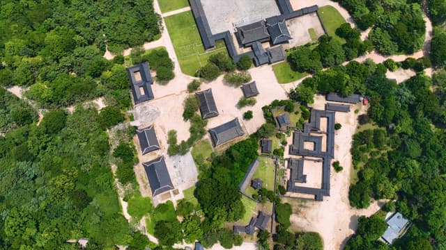 Changgyeonggung in Harmony with Modern Landscape