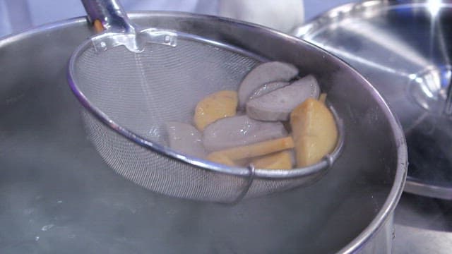 Boiling bread starter in a pot with steam