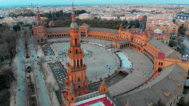 Espana square with a central fountain