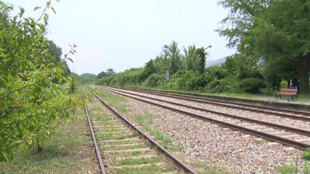 Peaceful day on the Gudun Station railroad tracks