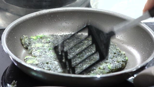 Laver pancake cooked in a frying pan