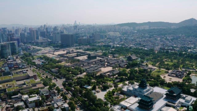 Gyeongbokgung Palace in Harmony with a Modern City