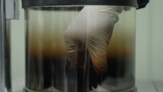 Laboratory experiment with metal samples and cylindrical container