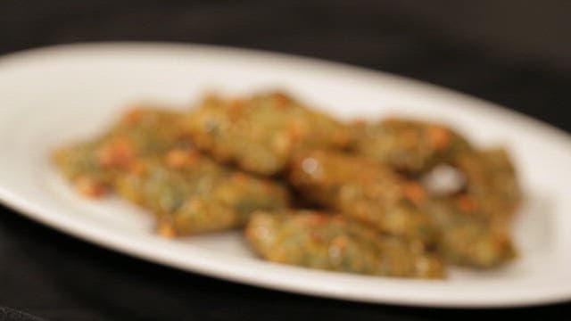 Gangjeong made with beeswax rice cakes with nuts and syrup