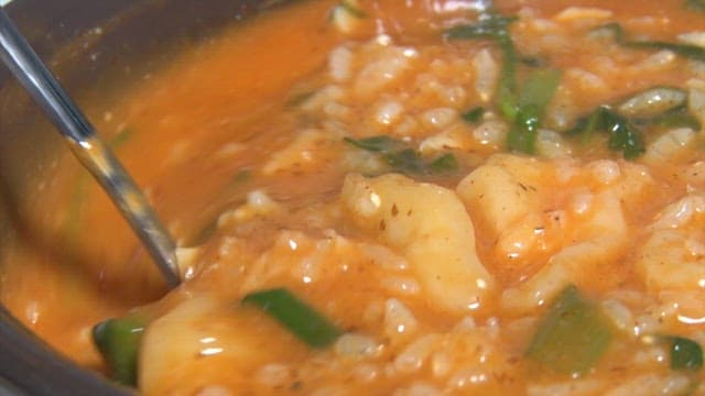 Fish porridge in a ttukbaegi