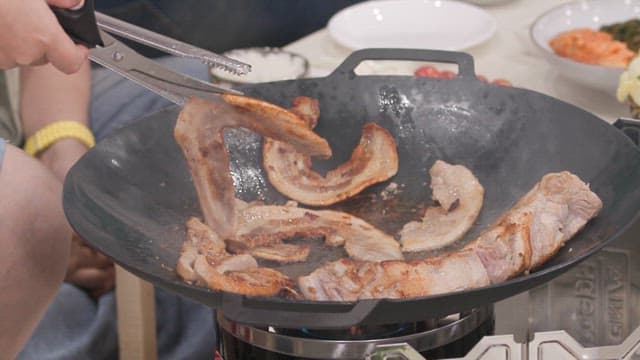 Grilling pork belly on a hot pan