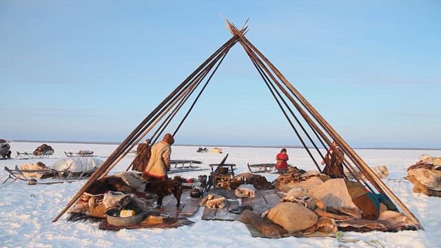Building a Traditional Hut on a Snowy Field