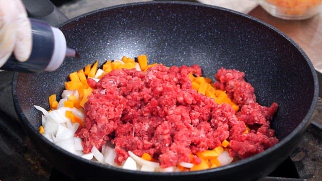 Vegetables and meat stir-fried with soy sauce