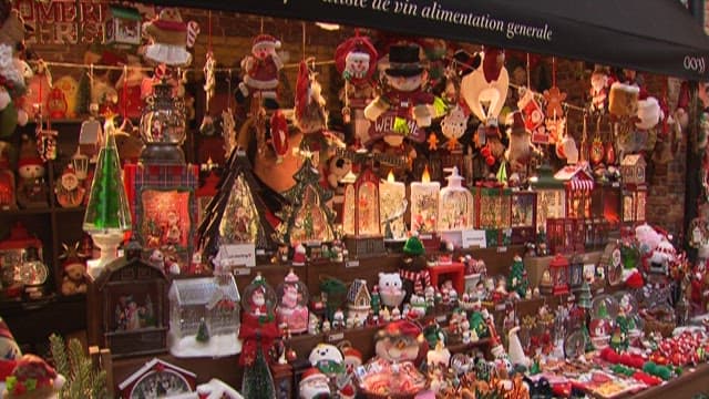 Christmas snowballs in the store