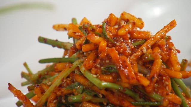 Spicy and sour apple water parsley salad