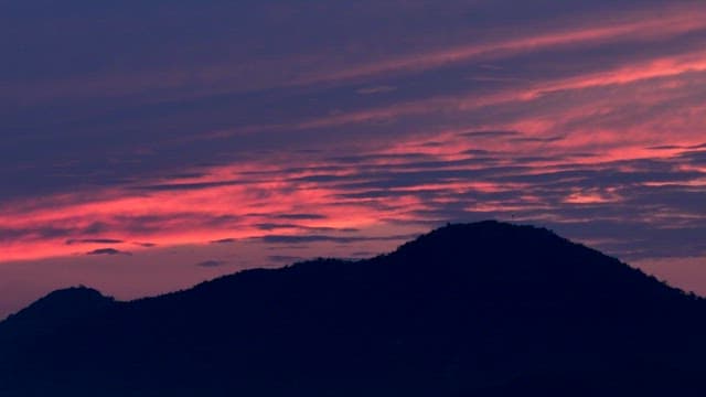Twilight Hues over Tranquil Mountains